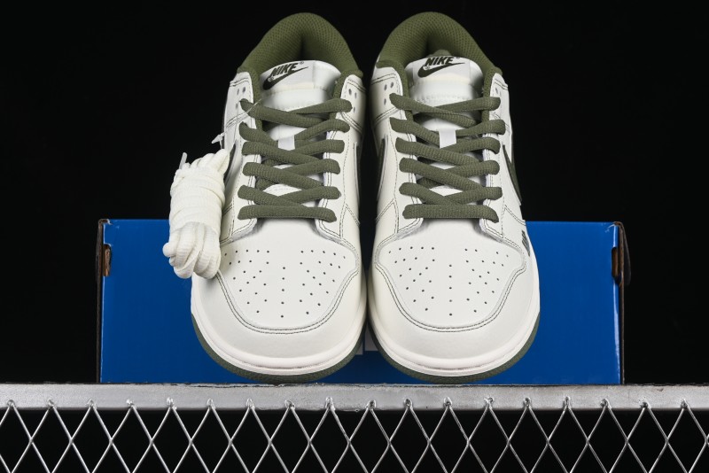 Nike SB Dunk Low x Undefeated Collaboration Casual Skate Shoes - UN1697-633
