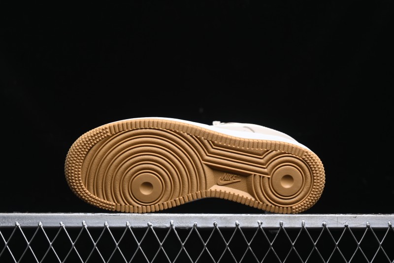 Nike Air Force 1 '07 Low Top Sneakers with Full-Grain Leather and Air Cushion - DD8959-111