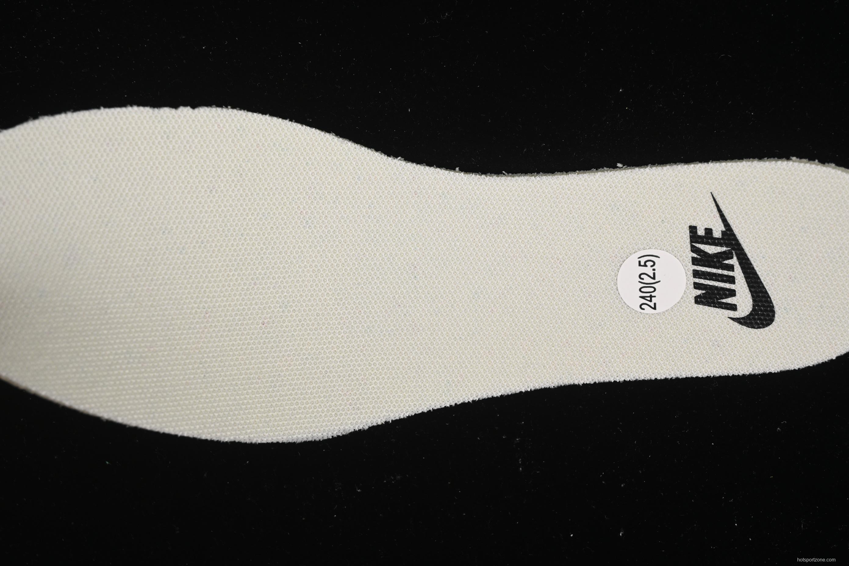 Nike TC 7900 Retro Chunky Sneakers with Reflective Swoosh and Cushioned Sole - DD9682-004