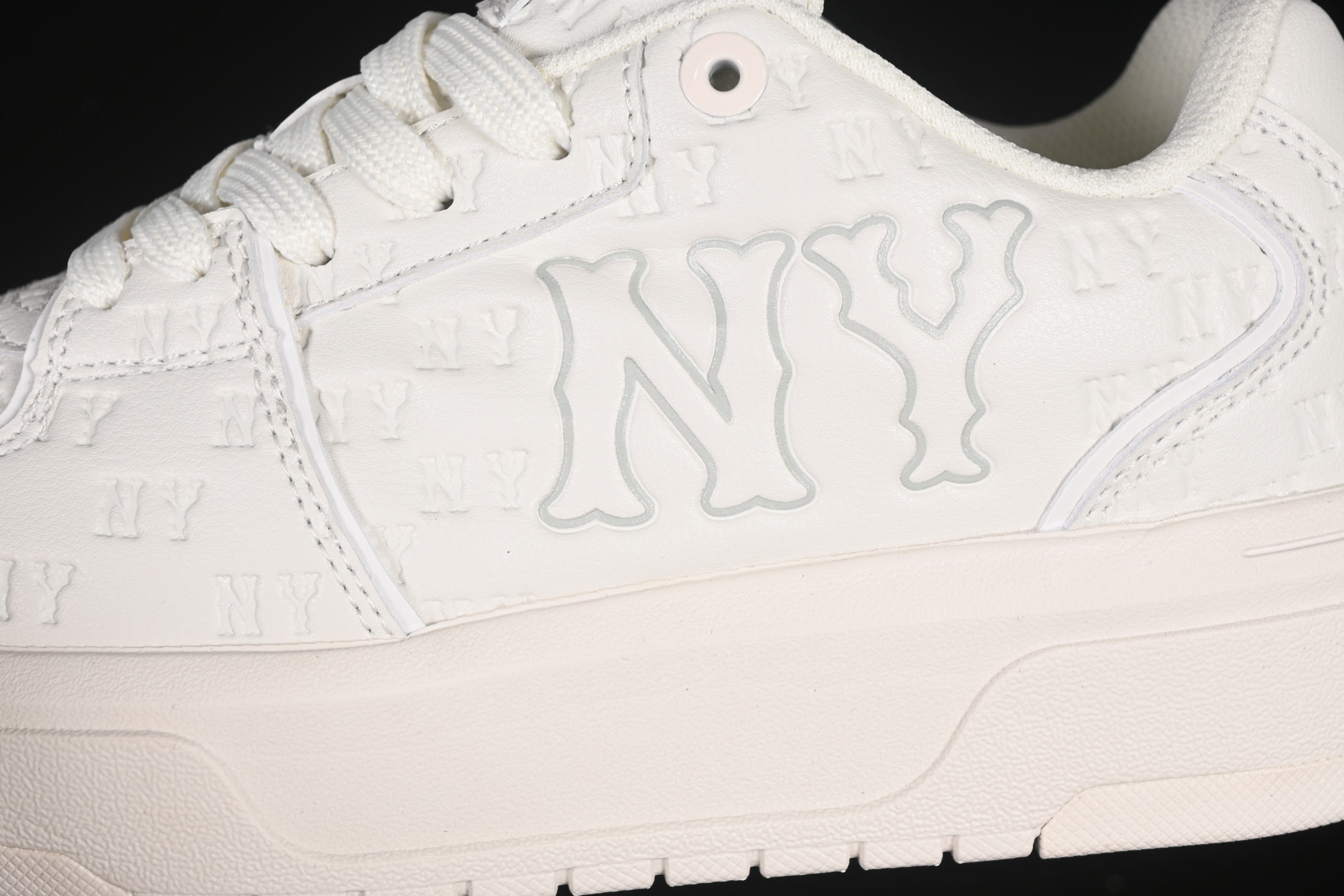 New York Yankees MLB Bigball Chunky Embo Monogram Platform Sneakers - 3ASXE015N50WHS