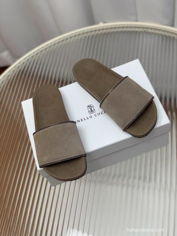 2025 Unisex Brunello Cucinelli Beige Suede Flat Slides Handcrafted With Rubber Sole KFY00240