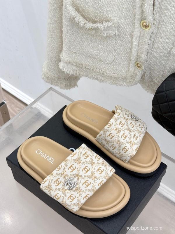 2025 Slippers Chanel Beige White Canvas Slippers