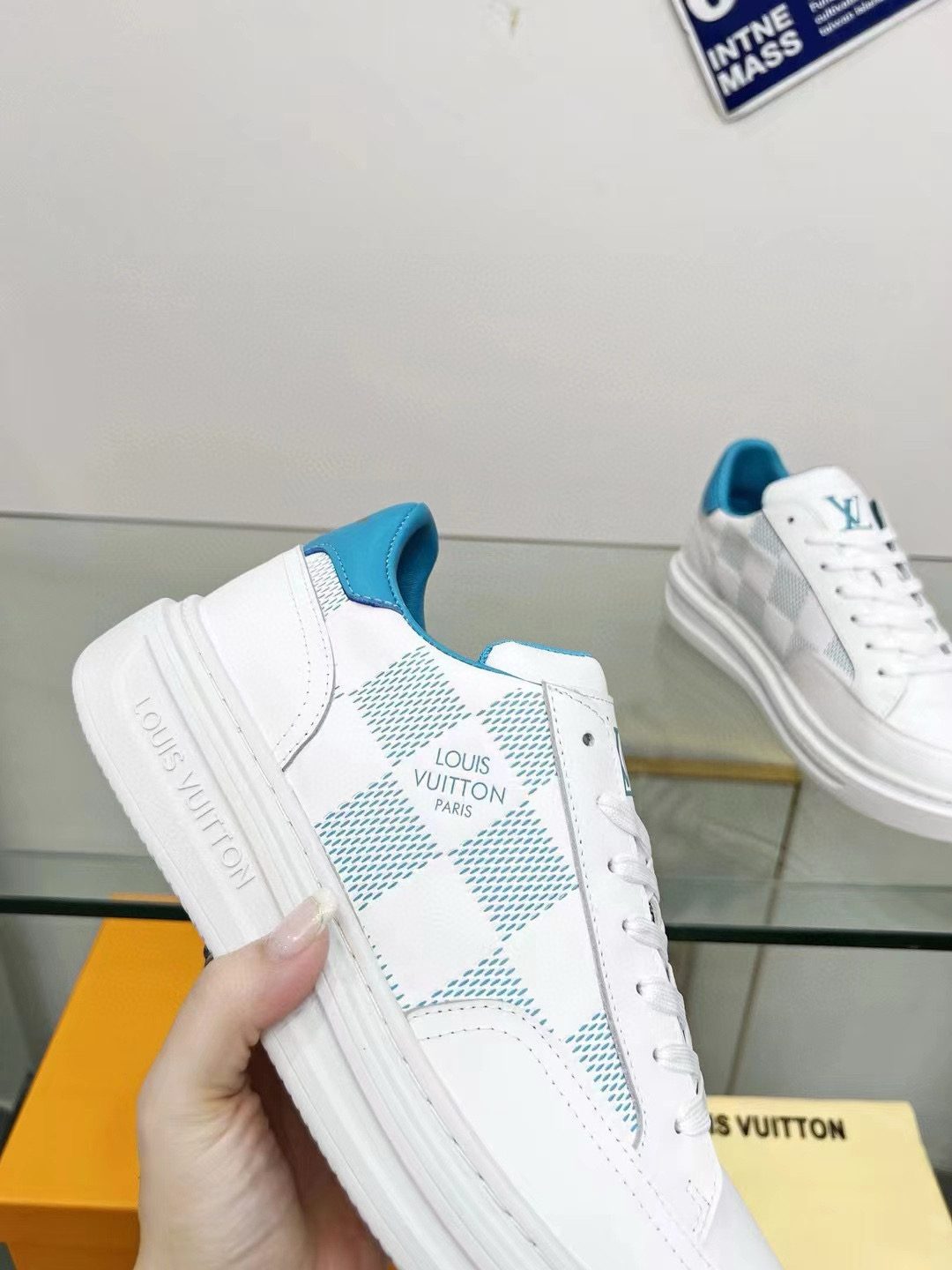 2024 Unisex Louis Vuitton White Blue Leather Sneakers Maxi Damier MJ00330