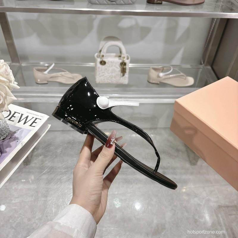 2025 Women Miu Miu Black Patent Leather T-strap Sandals With Contrast Strap KFY00289 (F)