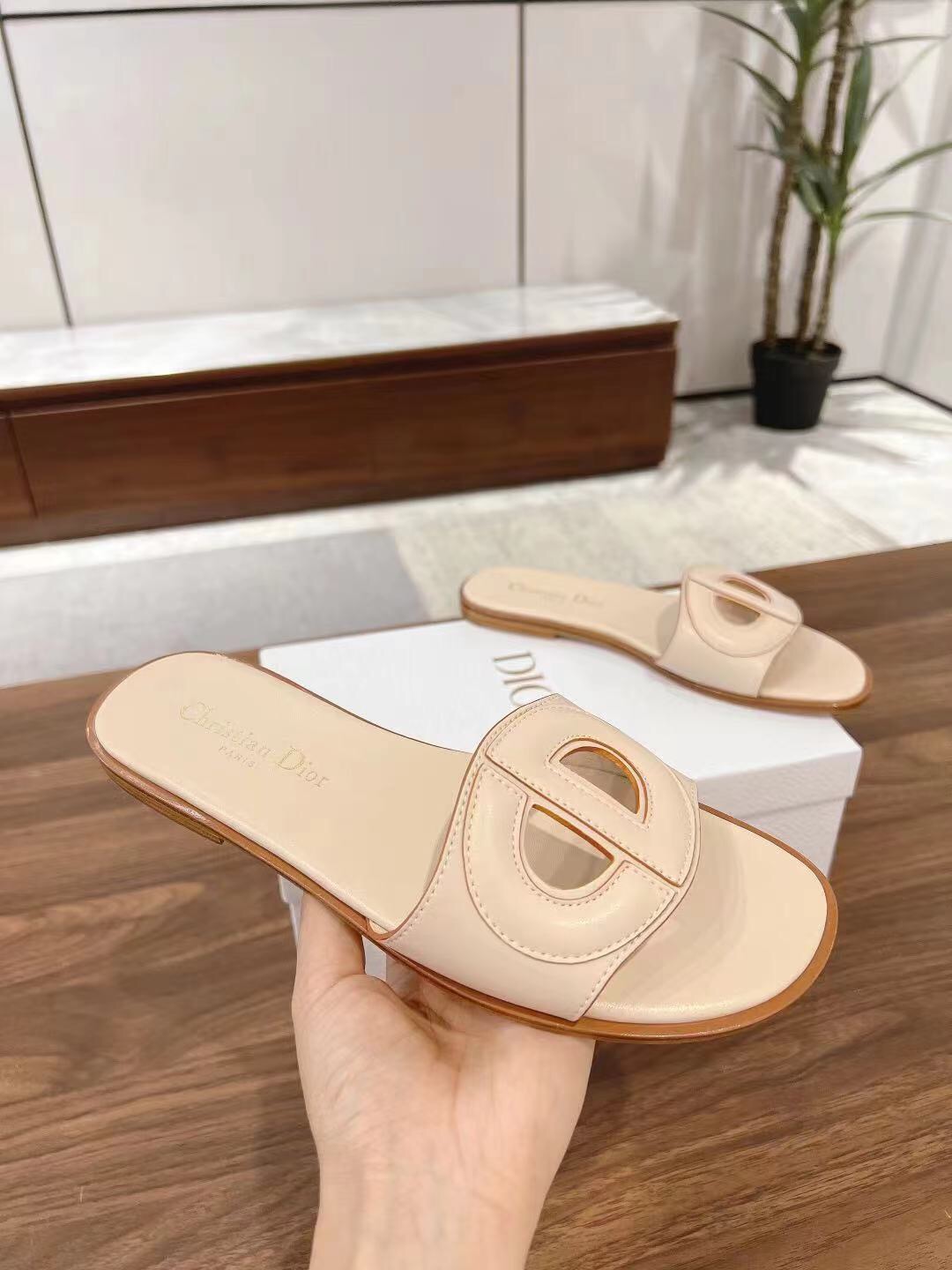 2025 Dio Ivory Leather Slippers LY00260