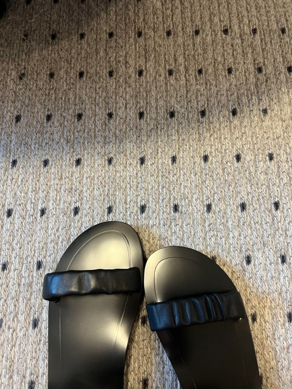 2025 Women The Row Black Leather Flat Sandals KFY00270