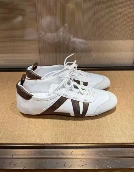 2025 Unisex Louis Vuitton White Brown Leather Sneaker LY00340