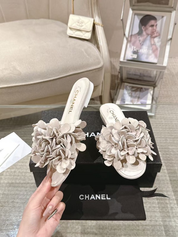 2025 Women Chanel Beige Leather Mules Floral Decoration
