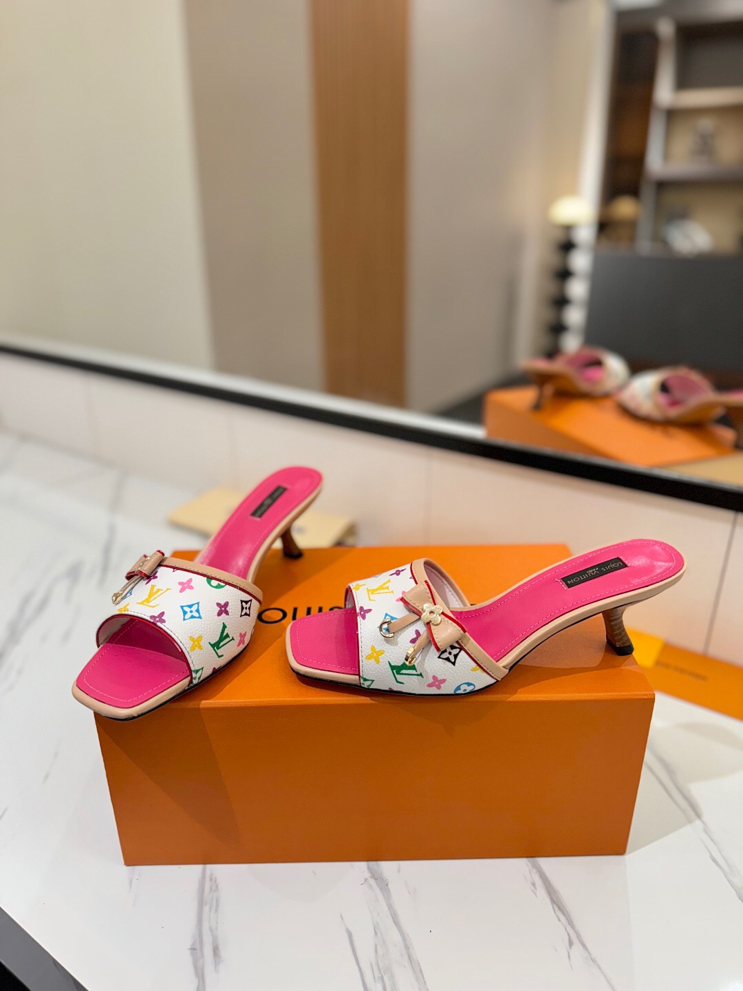 2025 Women LV Pink White Leather Sandals KFY00310