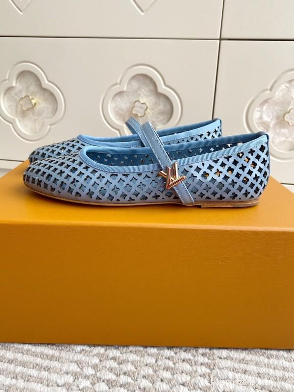 2025 Women Louis Vuitton Light Blue Patent Leather Mary Jane Flats KFY00310