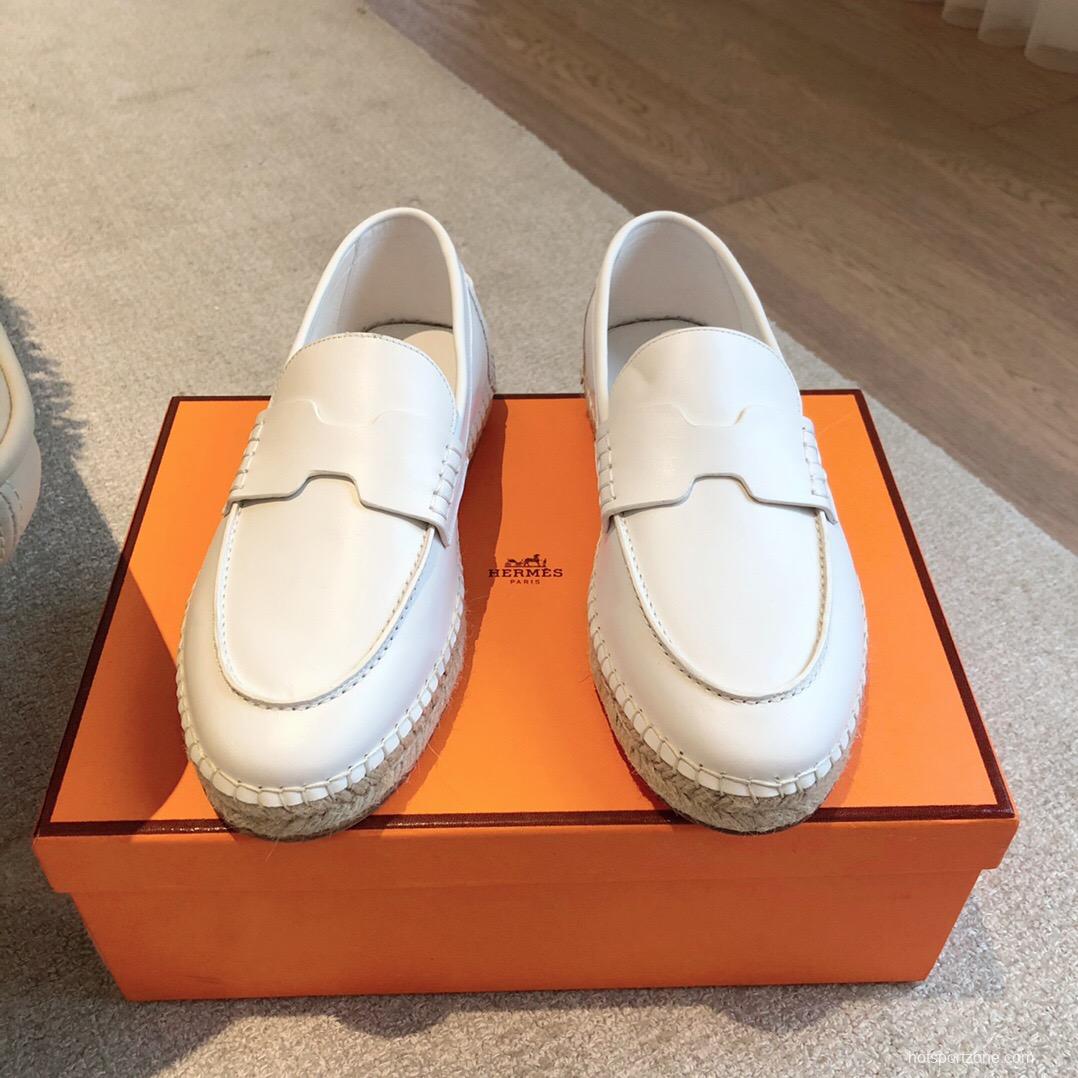 2025 Unisex Hermès White Calfskin Leather Loafers AS00380