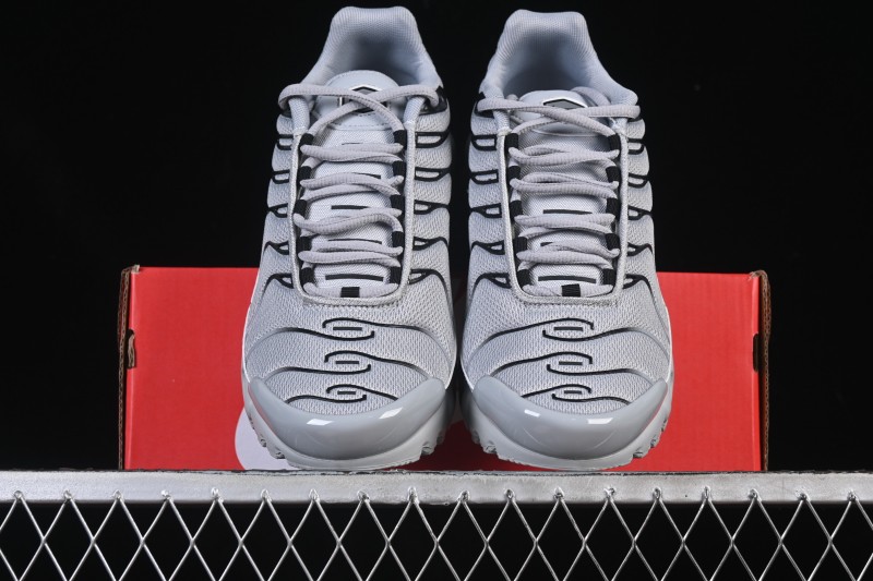 Nike Air Max Plus Retro Running Shoes with Air Cushion Technology - 852630-021