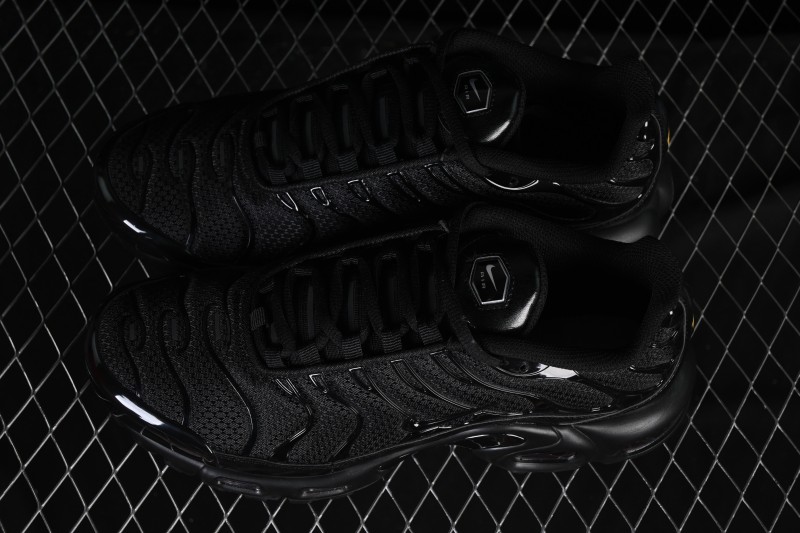 Nike Air Max Plus Retro Running Shoes with Air Cushion Technology - 604133-050