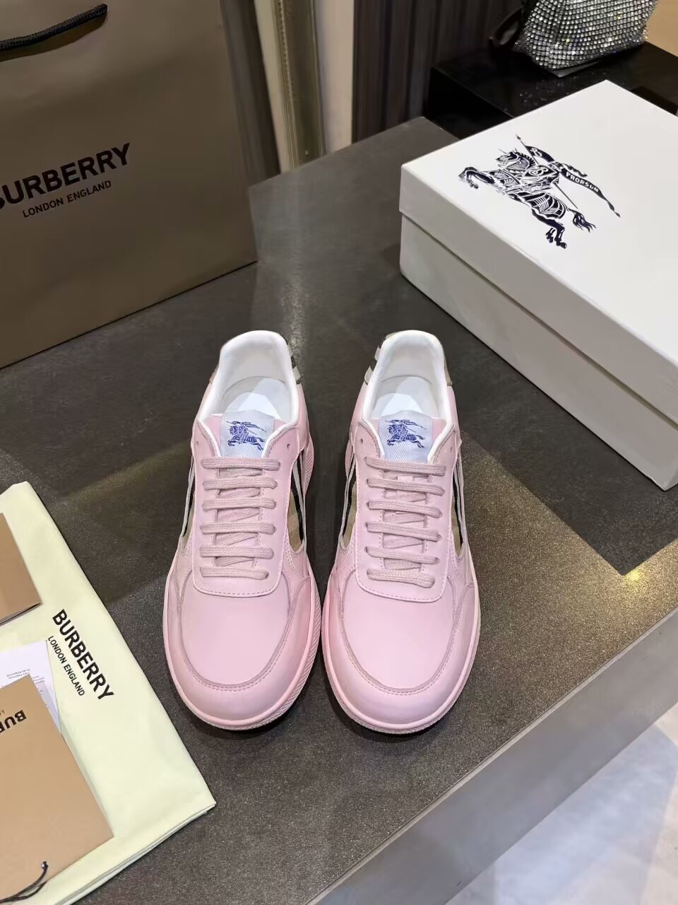 Burberry 2025/SS Italian-Made Sneakers with Equestrian Knight Design Label - KFY00300