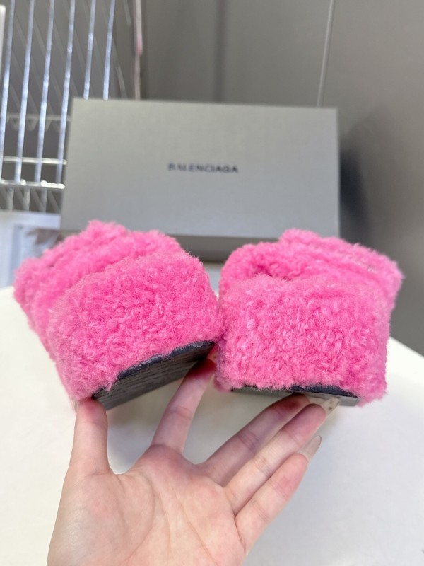 Balenciaga 2025 SS Couple Edition Cola Fur Slippers - KFY00230