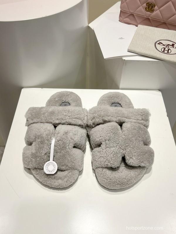 H Classic Love Tuo Er Jiu Full Wool Slippers with Slightly Curled Wool - LY00270