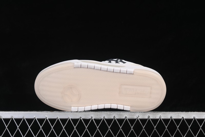 MLB New York Yankees Bigball Chunky Embo Monogram Platform Casual Sneakers - 3ASXM036N50IVS