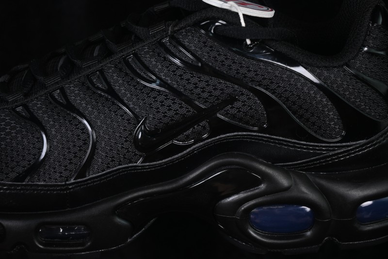 Nike Air Max Plus Retro Running Shoes with Tuned Air Cushioning - 604133-050