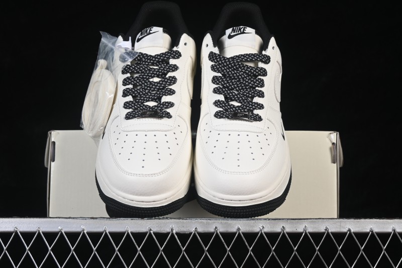 Nike Air Force 1 '07 Low Casual Sneakers with Two-Tone Contrast Design - MM3399-813