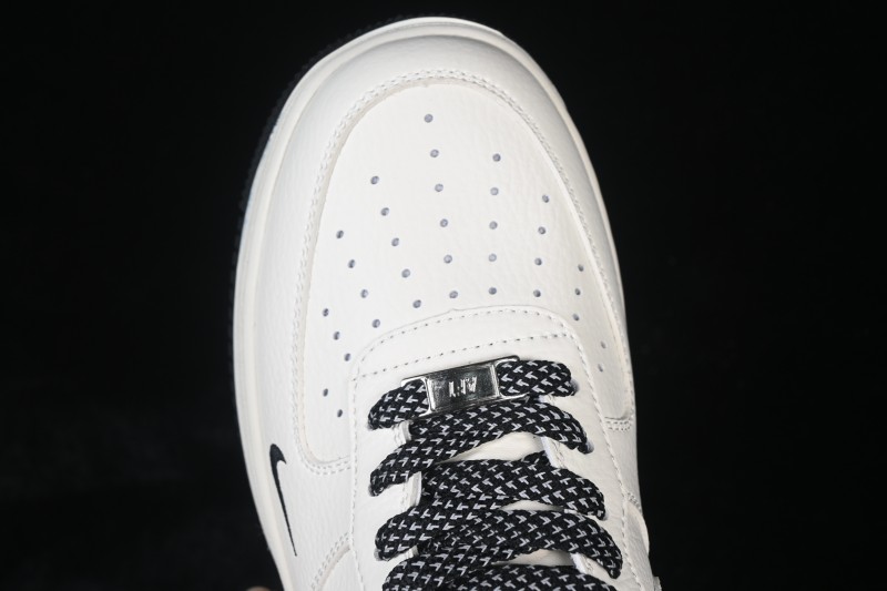 Nike Air Force 1 '07 Low Casual Sneakers with Two-Tone Contrast Design - MM3399-813