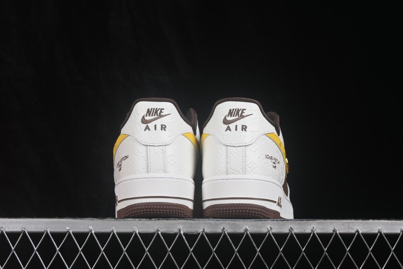 Nike Air Force 1 '07 Low Casual Skateboarding Shoes with Full-Length Air Cushion - WY0655-108