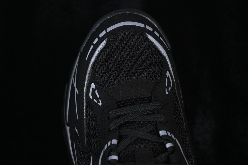 Louis Vuitton Tatic Runner Casual Running Shoes with Breathable Mesh and Lightweight Sole - Black