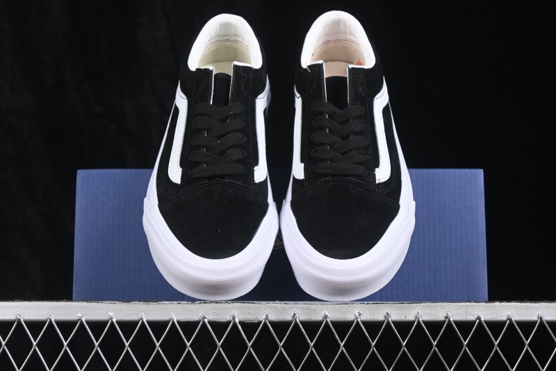 Vans Old Skool 36 Low-Top Casual Skate Shoes with Classic Side Stripe - VN000CNGCIE1