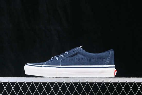 Vans Skate Skool Low-Top Skateboarding Shoes with Classic Stripe Design - VN0A5FCF6F6