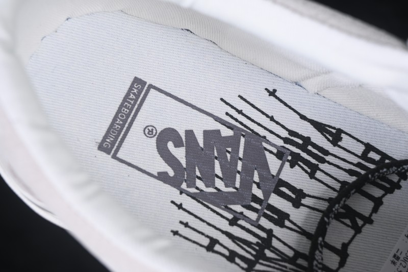 Vans Skate Sk8-Low Retro Skateboarding Shoes with Classic Low-Top Design - VN0A5FCF6FB