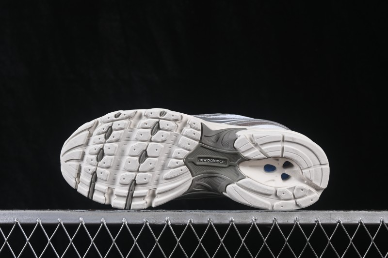New Balance 740 Retro Running Shoes with Chunky Dad-Style Cushioning - U740MU2